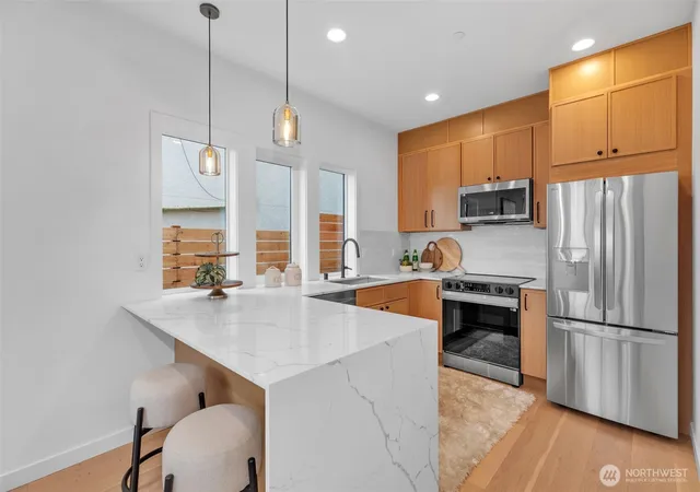 Photo 4 of Townhouse for sale at 427 19th Avenue E, Seattle, WA 98112 | MLS# NWM2564962 | Listing updated on 2026-09-23