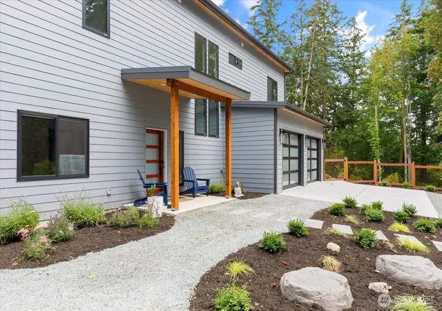 Photo 3 of Sale Pending at 1423 Rose Ln, Oak Harbor, WA 98277 | MLS# NWM2564977 | Listing updated on 2026-09-25
