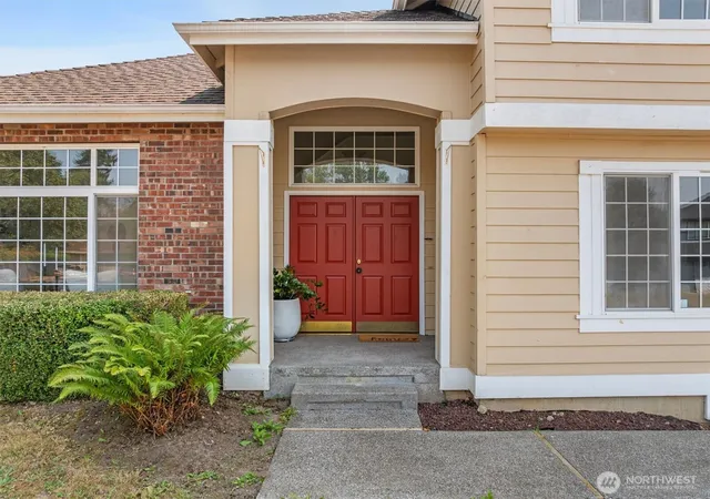 Photo 3 of Single family home for sale at 10325 Se 185th Place, Renton, WA 98055 | MLS# NWM2564979 | Listing updated on 2026-09-30