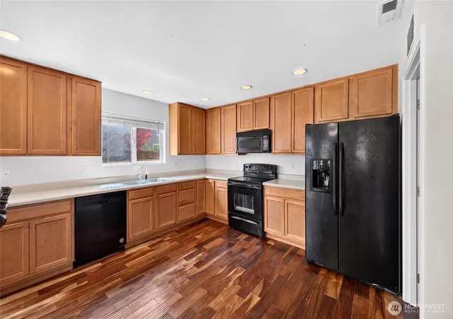 Photo 3 of Single family home for sale at 17823 Silver Crk Ave E, Puyallup, WA 98375 | MLS# NWM2564980 | Listing updated on 2026-09-22