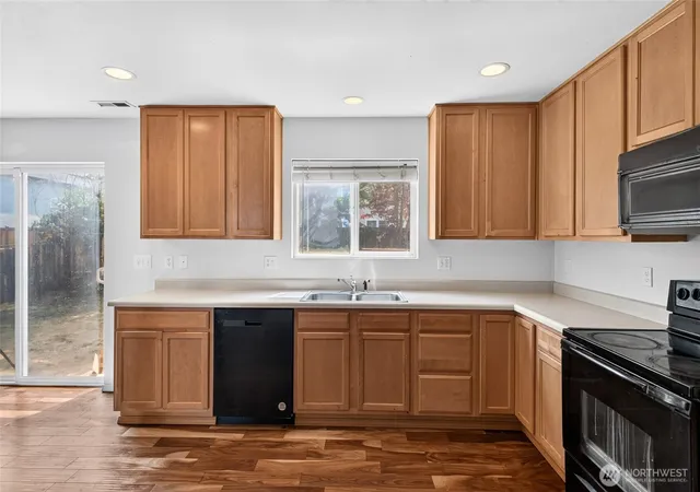 Photo 4 of Single family home for sale at 17823 Silver Crk Ave E, Puyallup, WA 98375 | MLS# NWM2564980 | Listing updated on 2026-09-22