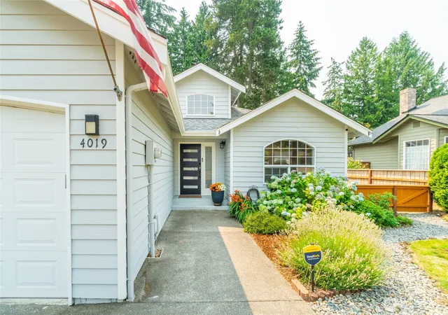 Photo 3 of Single family home for sale at 4019 Ne 17th Street, Renton, WA 98056 | MLS# NWM2564986 | Listing updated on 2026-09-23