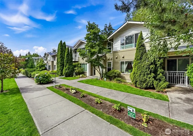 Photo 2 of Sale Pending at 10931 124th Avenue Ne #206, Kirkland, WA 98033 | MLS# NWM2565004 | Listing updated on 2026-10-01