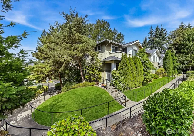 Photo 3 of Sale Pending at 10931 124th Avenue Ne #206, Kirkland, WA 98033 | MLS# NWM2565004 | Listing updated on 2026-10-01