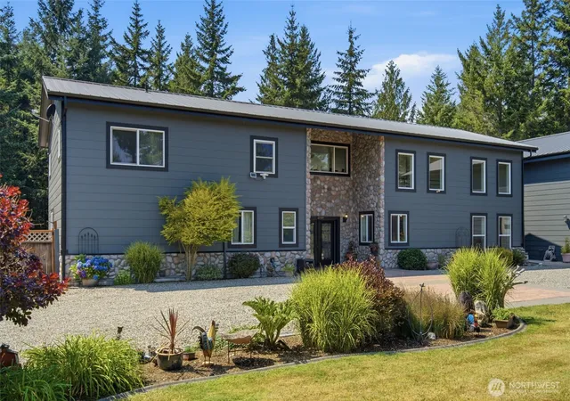 Photo 4 of Single family home for sale at 2797 Lost Crk Ln NW, Bremerton, WA 98312 | MLS# NWM2565008 | Listing updated on 2026-09-23