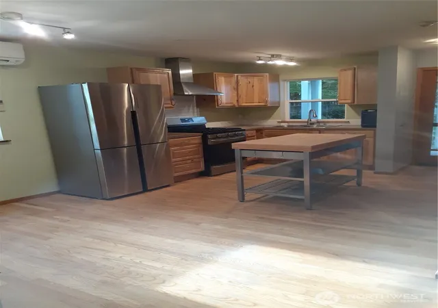 Photo 2 of Townhouse for sale at 353 Wallace Way Ne #8, Bainbridge Island, WA 98110 | MLS# NWM2565022 | Listing updated on 2026-09-23
