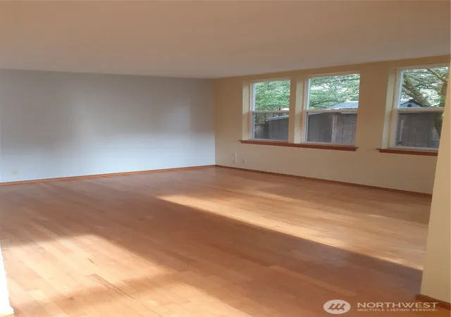 Photo 3 of Townhouse for sale at 353 Wallace Way Ne #8, Bainbridge Island, WA 98110 | MLS# NWM2565022 | Listing updated on 2026-09-23