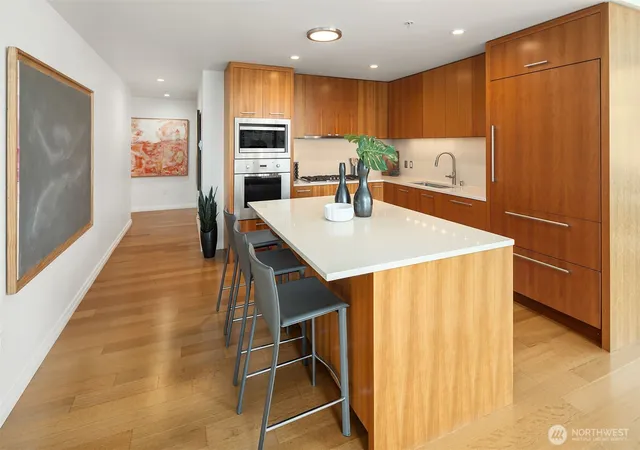 Photo 4 of Sale Pending at 500 106th Avenue NE #905, Bellevue, WA 98004 | MLS# NWM2565024 | Listing updated on 2026-08-13