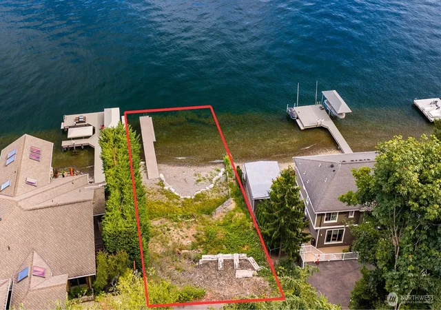 Photo 2 of Sale Pending at 672 W Lake Sammamish Pkwy Ne, Bellevue, WA 98008 | MLS# NWM2565026 | Listing updated on 2026-10-03