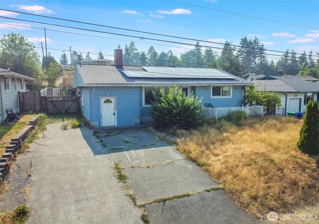 Photo 2 of Single family home for sale at 232 Bridgeway, Everett, WA 98201 | MLS# NWM2565027 | Listing updated on 2026-09-23
