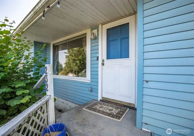 Photo 3 of Single family home for sale at 232 Bridgeway, Everett, WA 98201 | MLS# NWM2565027 | Listing updated on 2026-09-23