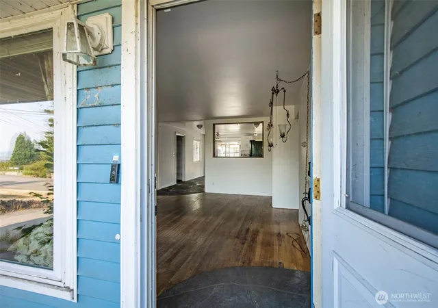 Photo 3 of Single family home for sale at 232 Bridgeway, Everett, WA 98201 | MLS# NWM2565027 | Listing updated on 2026-09-23