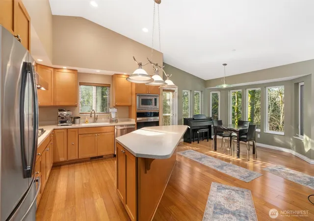 Photo 3 of Single family home for sale at 7337 151st Avenue Ne, Redmond, WA 98052 | MLS# NWM2565045 | Listing updated on 2026-09-23