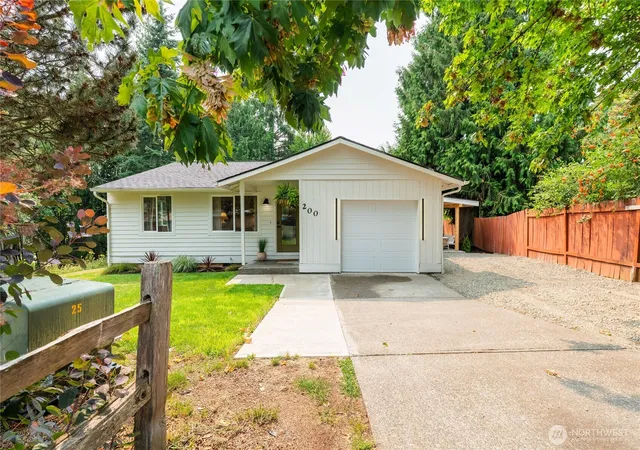 Photo 2 of Sale Pending at 200 Saint Helens Way, Winlock, WA 98596 | MLS# NWM2565054 | Listing updated on 2026-09-22