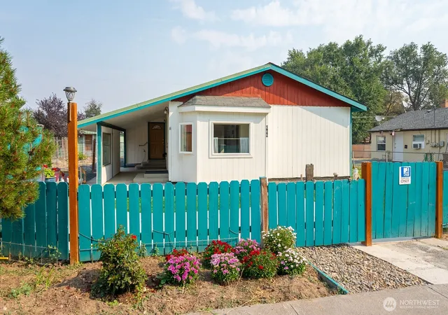 Photo 1 of Single family home for sale at 322 3rd Avenue Se, Soap Lake, WA 98851 | MLS# NWM2565057 | Listing updated on 2026-09-23