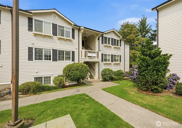 Photo 3 of Condo for sale at 12404 E Gibson Rd #L306, Everett, WA 98204 | MLS# NWM2565073 | Listing updated on 2026-09-25