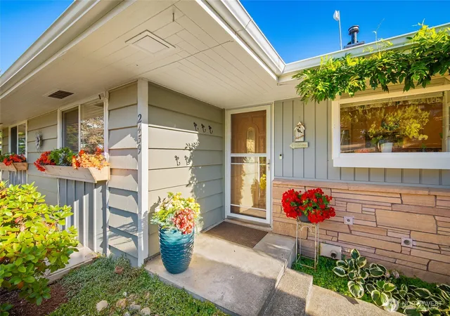 Photo 2 of Single family home for sale at 2459 Crestline St, Ferndale, WA 98248 | MLS# NWM2565080 | Listing updated on 2026-09-30