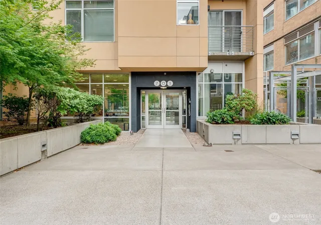 Photo 1 of Condo for sale at 701 Columbia St #414, Vancouver, WA 98660 | MLS# NWM2565092 | Listing updated on 2026-09-24
