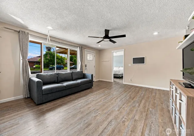 Photo 3 of Sale Pending at 1008 13th Street Sw, Puyallup, WA 98371 | MLS# NWM2565113 | Listing updated on 2026-08-19