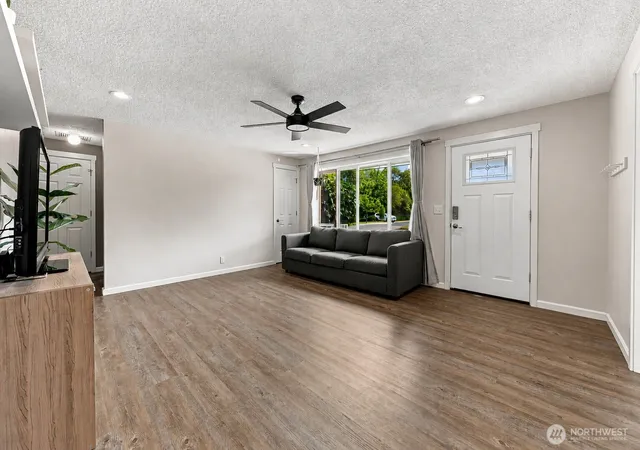 Photo 3 of Sale Pending at 1008 13th Street SW, Puyallup, WA 98371 | MLS# NWM2565113 | Listing updated on 2026-08-19