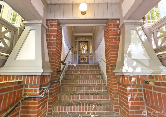 Photo 3 of Sale Pending at 214 13th Avenue E #2, Seattle, WA 98102 | MLS# NWM2565115 | Listing updated on 2026-09-25