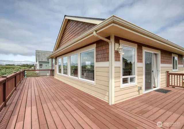 Photo 3 of Single family home for sale at 507 Sand Dune Ave SW, Ocean Shores, WA 98569 | MLS# NWM2565116 | Listing updated on 2026-09-23