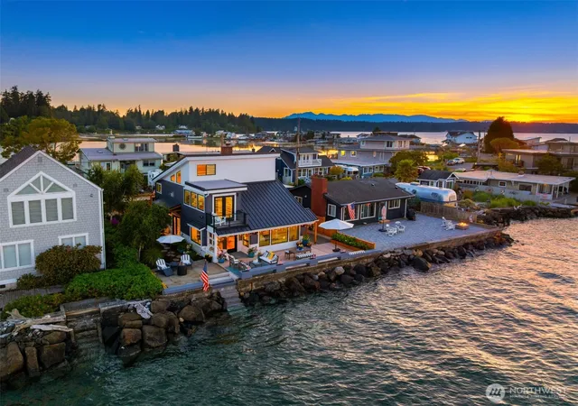 Photo 3 of Sale Pending at 15670 NE Point Monroe Dr, Bainbridge Island, WA 98110 | MLS# NWM2565135 | Listing updated on 2026-09-25