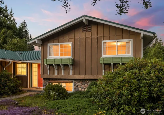 Photo 3 of Single family home for sale at 8516 375th Avenue Se, Snoqualmie, WA 98065 | MLS# NWM2565176 | Listing updated on 2026-09-30