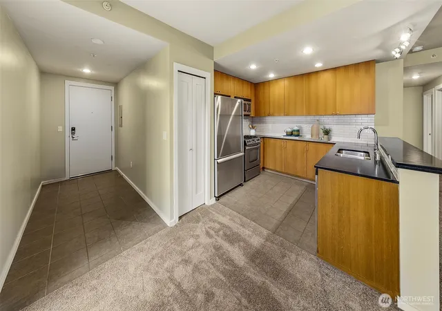 Photo 3 of Condo for sale at 81 Clay St #527, Seattle, WA 98121 | MLS# NWM2565178 | Listing updated on 2026-09-23