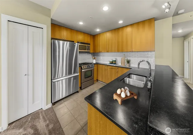 Photo 3 of Condo for sale at 81 Clay St #527, Seattle, WA 98121 | MLS# NWM2565178 | Listing updated on 2026-09-23