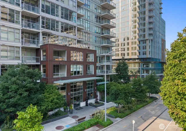 Photo 3 of Sale Pending at 588 Bell St #614S, Seattle, WA 98121 | MLS# NWM2565189 | Listing updated on 2026-10-07