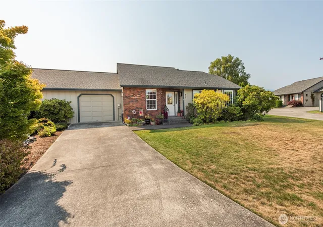Photo 2 of Condo for sale at 890 N Oxford Way, Sequim, WA 98382 | MLS# NWM2565213 | Listing updated on 2026-09-23