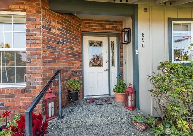 Photo 3 of Condo for sale at 890 N Oxford Way, Sequim, WA 98382 | MLS# NWM2565213 | Listing updated on 2026-09-23