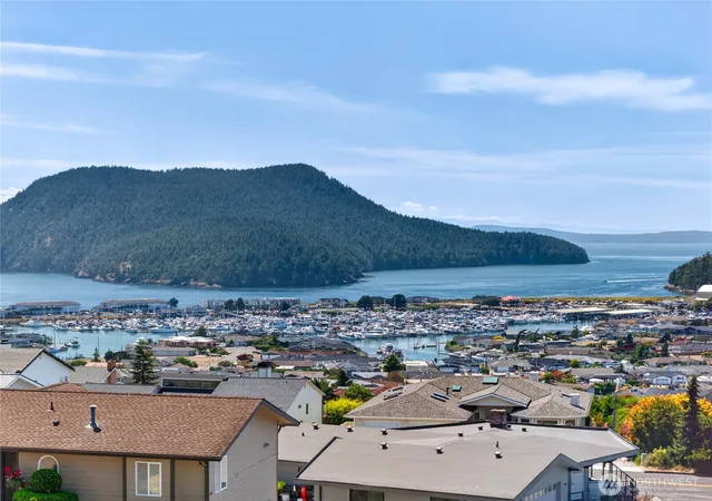 Photo 2 of Single family home for sale at 4808 Glasgow Way, Anacortes, WA 98221 | MLS# NWM2565215 | Listing updated on 2026-09-23