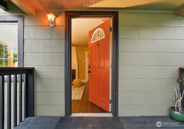 Photo 4 of Single family home for sale at 663 SW Utah St, Camas, WA 98607 | MLS# NWM2565226 | Listing updated on 2026-09-23
