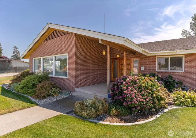 Photo 3 of Single family home for sale at 742 Sw I St, Quincy, WA 98848 | MLS# NWM2565242 | Listing updated on 2026-09-21