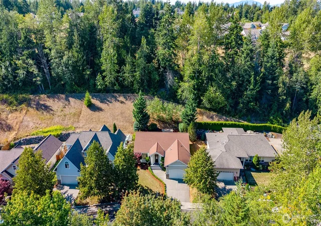 Photo 3 of Single family home for sale at 1519 Brentwood Ln, Mount Vernon, WA 98274 | MLS# NWM2565250 | Listing updated on 2026-09-28