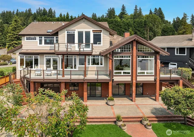 Photo 3 of Single family home for sale at 4239 206th Avenue Se, Sammamish, WA 98075 | MLS# NWM2565253 | Listing updated on 2026-09-23