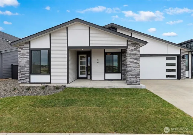 Photo 2 of Single family home for sale at 4165 Sw Bigler Way, Port Orchard, WA 98367 | MLS# NWM2565268 | Listing updated on 2026-09-22