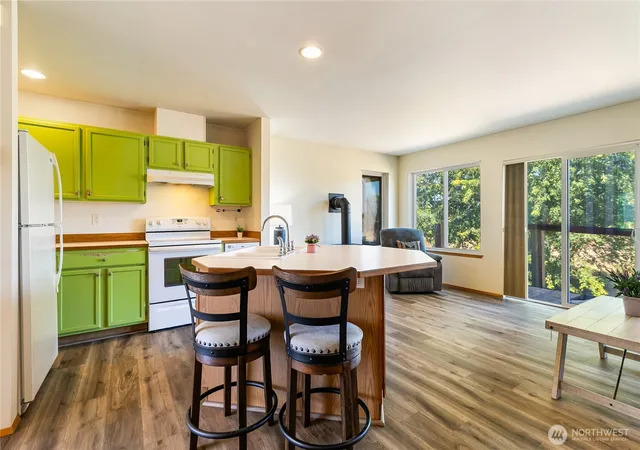 Photo 3 of Condo for sale at 264 W Maberry #202, Lynden, WA 98264 | MLS# NWM2565280 | Listing updated on 2026-09-23