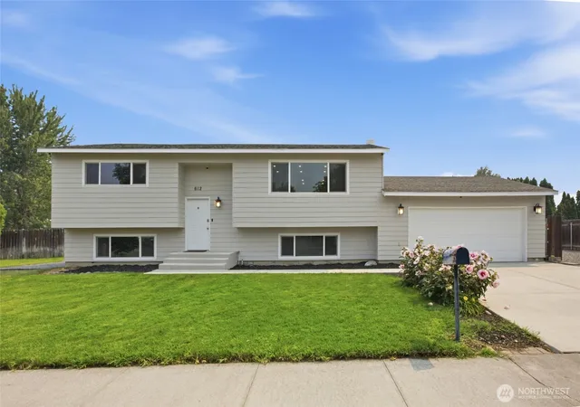 Photo 1 of Single family home for sale at 612 N Conway Pl, Kennewick, WA 99336 | MLS# NWM2565286 | Listing updated on 2026-09-23