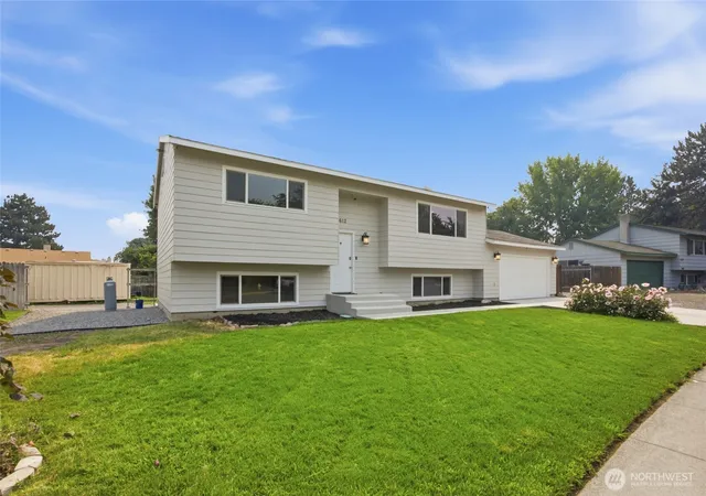 Photo 2 of Single family home for sale at 612 N Conway Pl, Kennewick, WA 99336 | MLS# NWM2565286 | Listing updated on 2026-09-23