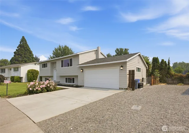 Photo 3 of Single family home for sale at 612 N Conway Pl, Kennewick, WA 99336 | MLS# NWM2565286 | Listing updated on 2026-09-23