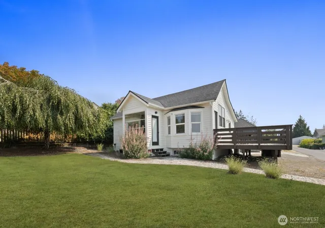 Photo 2 of Sale Pending at 1315 S 7th Street, Renton, WA 98057 | MLS# NWM2565292 | Listing updated on 2026-08-23