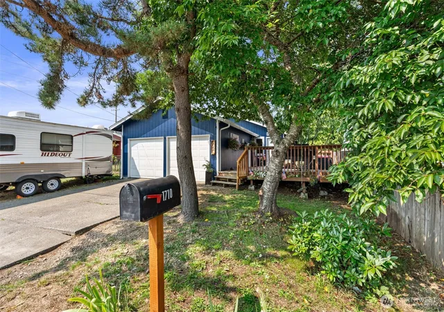 Photo 3 of Single family home for sale at 1710 W Young St, Elma, WA 98541 | MLS# NWM2565293 | Listing updated on 2026-09-23