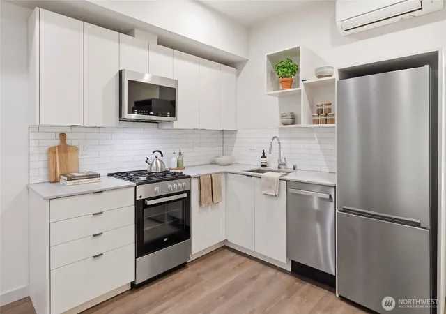 Photo 4 of Townhouse for sale at 1801 20th Avenue #B, Seattle, WA 98122 | MLS# NWM2565304 | Listing updated on 2026-09-23
