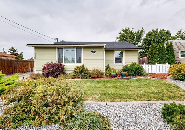 Photo 1 of Sale Pending at 1439 Francis Ave, Walla Walla, WA 99362 | MLS# NWM2565332 | Listing updated on 2026-10-01