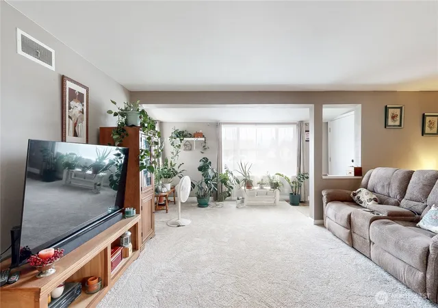 Photo 3 of Sale Pending at 1439 Francis Ave, Walla Walla, WA 99362 | MLS# NWM2565332 | Listing updated on 2026-10-01