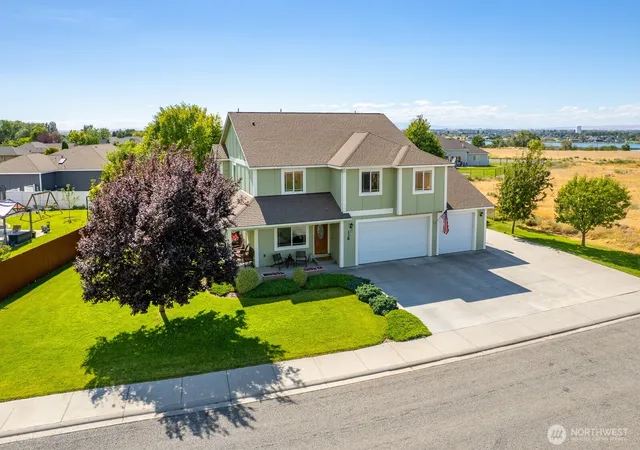 Photo 1 of Single family home for sale at 138 Scenic Dr Ne, Moses Lake, WA 98837 | MLS# NWM2565340 | Listing updated on 2026-10-01