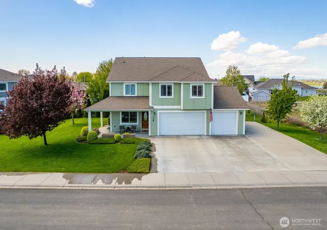 Photo 2 of Single family home for sale at 138 Scenic Dr Ne, Moses Lake, WA 98837 | MLS# NWM2565340 | Listing updated on 2026-10-01